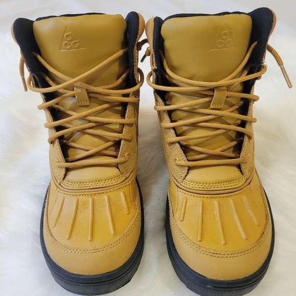 Nike ACG Tan Boots - Picture 2 of 10